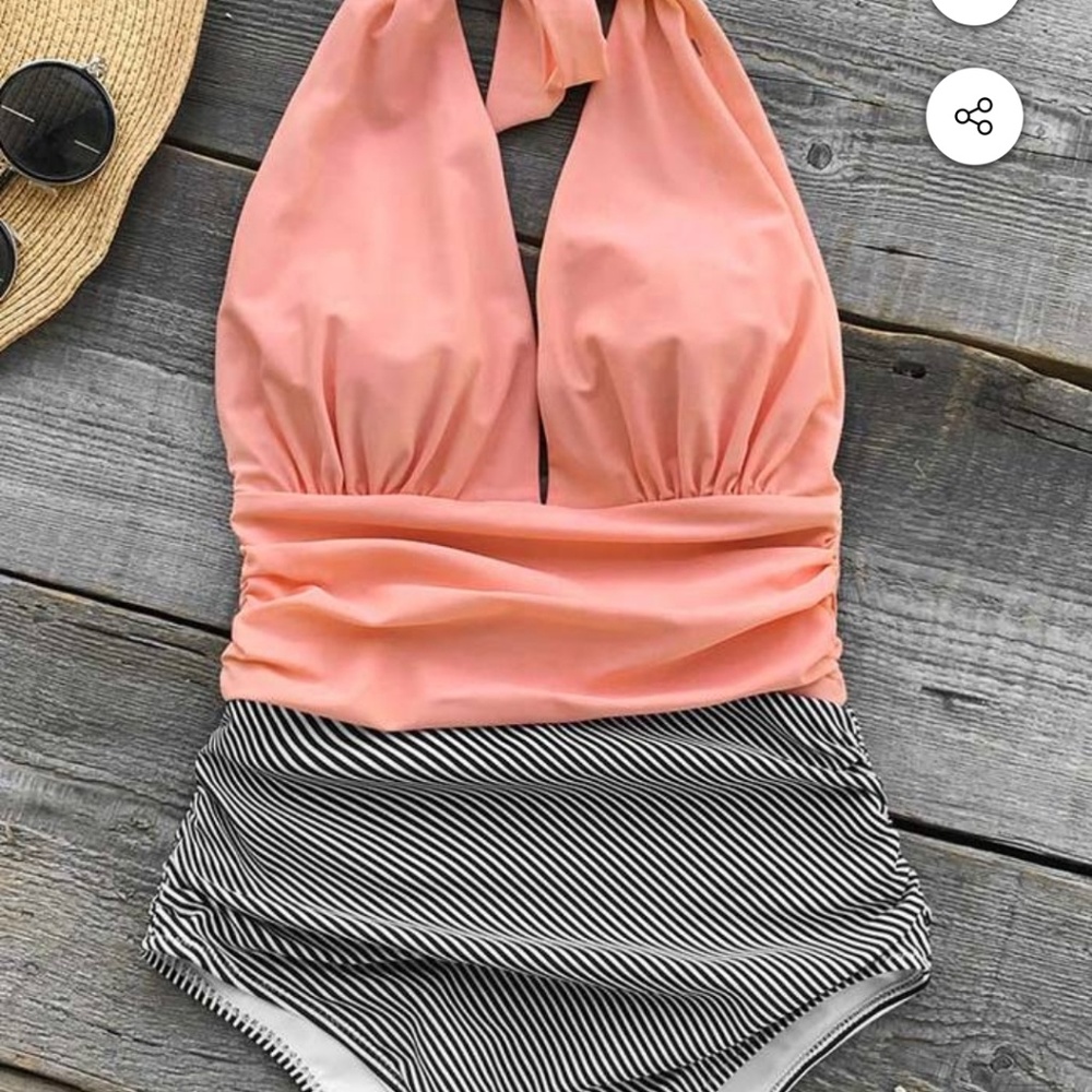 One-piece bathing suit